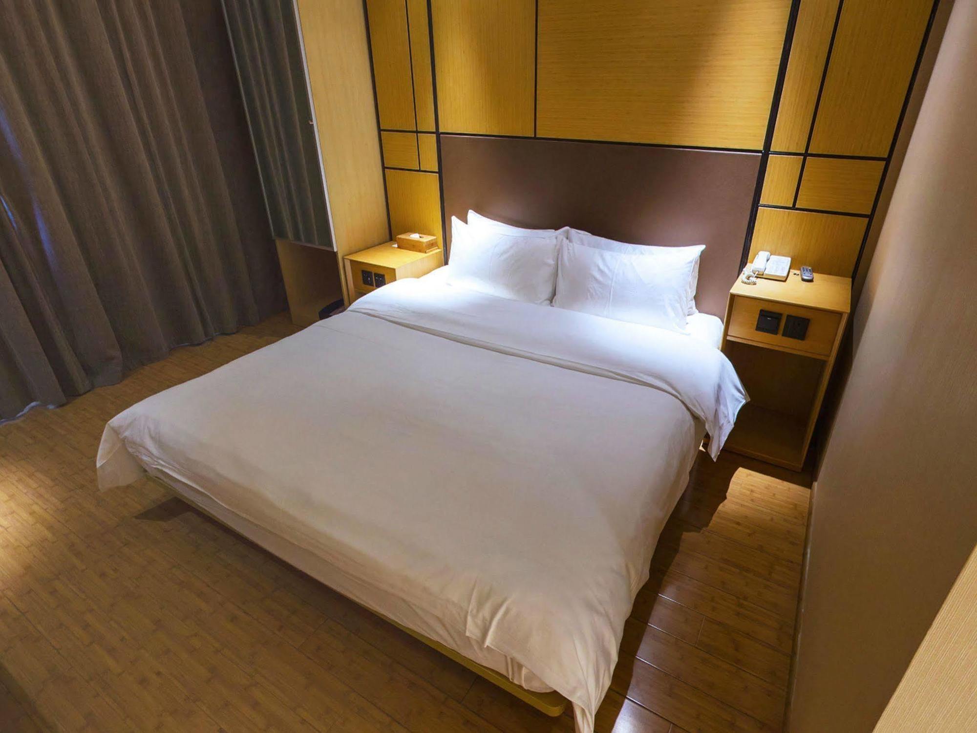 Ji Hotel Shanghai Xujiahui Екстер'єр фото